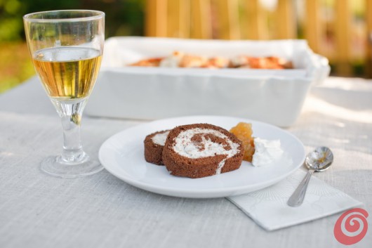 tavola apparecchiata e decorazioni con dolci autunnali alle castagne - il compleanno di papà