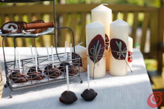 tavola apparecchiata e decorazioni con dolci autunnali alle castagne - il compleanno di papà