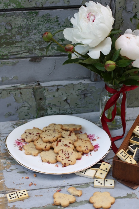 Ricette Biscotti alle rose roses biscuits