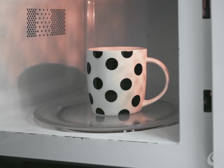 Mikrovalovna pečica