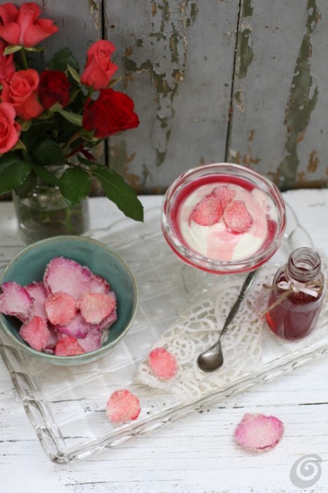Mousse allo yogurt con sciroppo di rose roses syrup cream