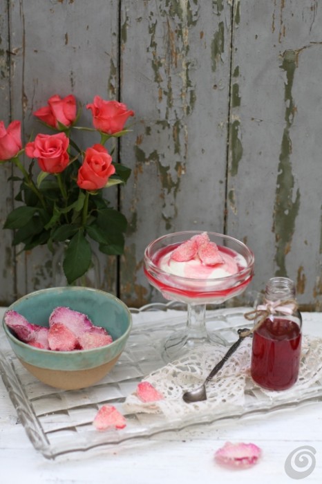 Recept za jogurtov mousse z vrtničnim sirupom