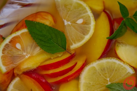 La coppa di frutta con lo spumante, per la festa estiva senza grigliata  La coppa di frutta con lo spumante, per la festa estiva senza grigliata