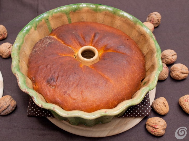 Nadev iz orehov, jabolk in medu