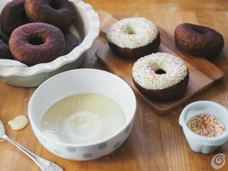 Sladkorna glazura in mrvice