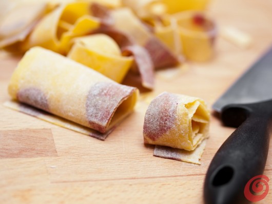 Testenine z rožnimi listi