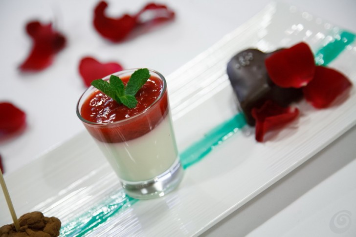 Recept za panakoto z jagodnim prelivom